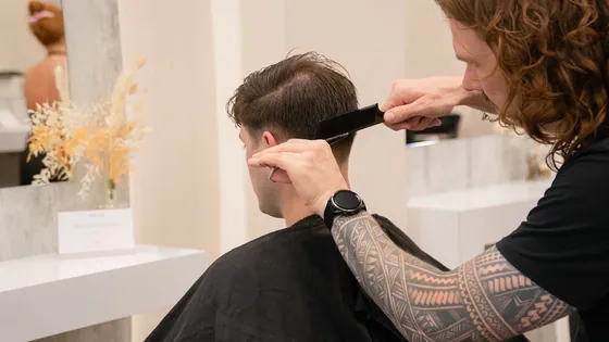 Herrenhaarschnitt im Salon von PAVO Friseure