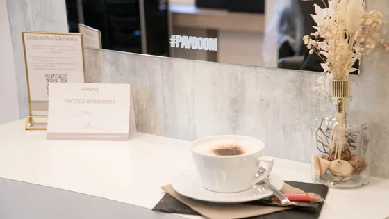 Kaffee am Empfangstresen